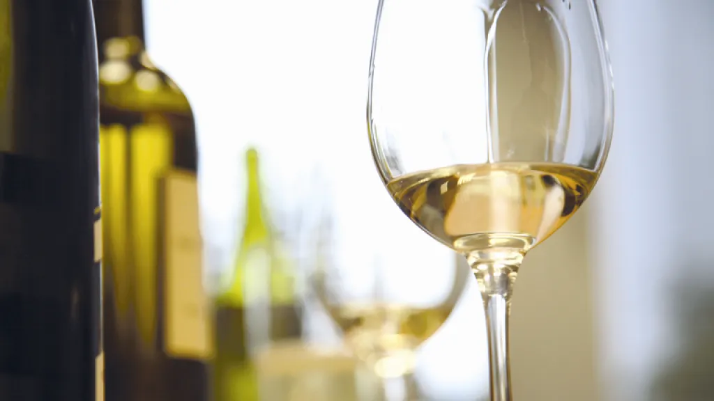 Pfälzer Weißwein im Stilglas