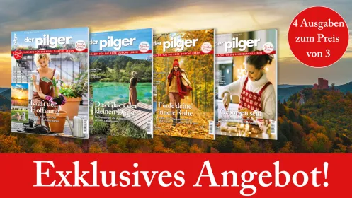 Nebeneinander stehen vier Magazine "der Pilger" und der Satz Exklusives Angebot.