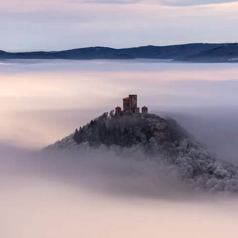 Reichsburg Trifels im Winterdunst