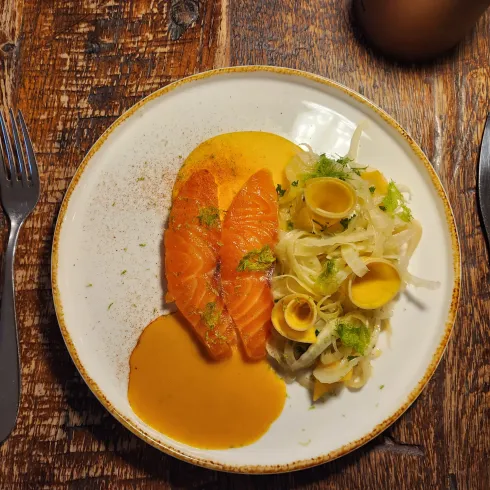 Die Vorspeise: Gebeizter Lachs