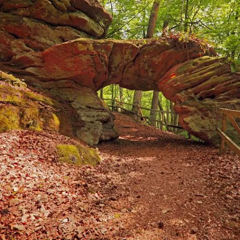 Felsentor am Felsenwald-Wanderweg in Pirmasens